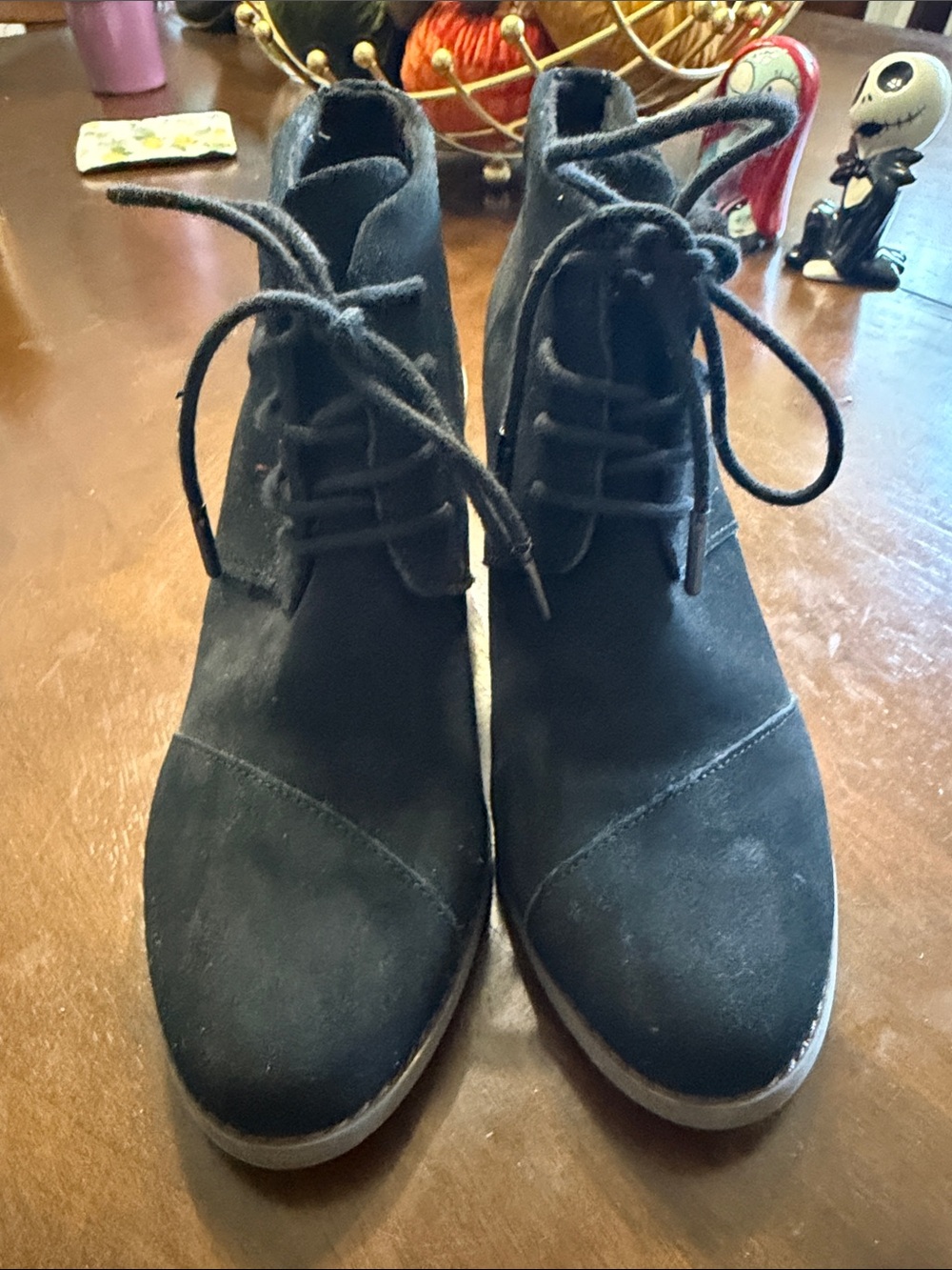 Women’s TOMS Black Suede Lace-Up Boots, size 7